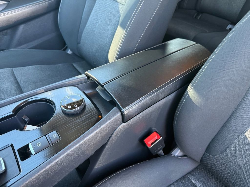 Used 2024 Nissan Rogue SV image 23