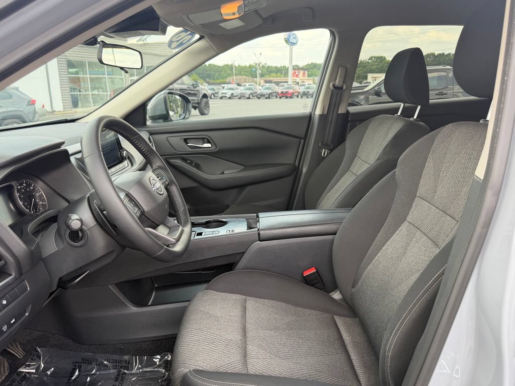 Used 2026 Nissan Rogue SV FWD image 15