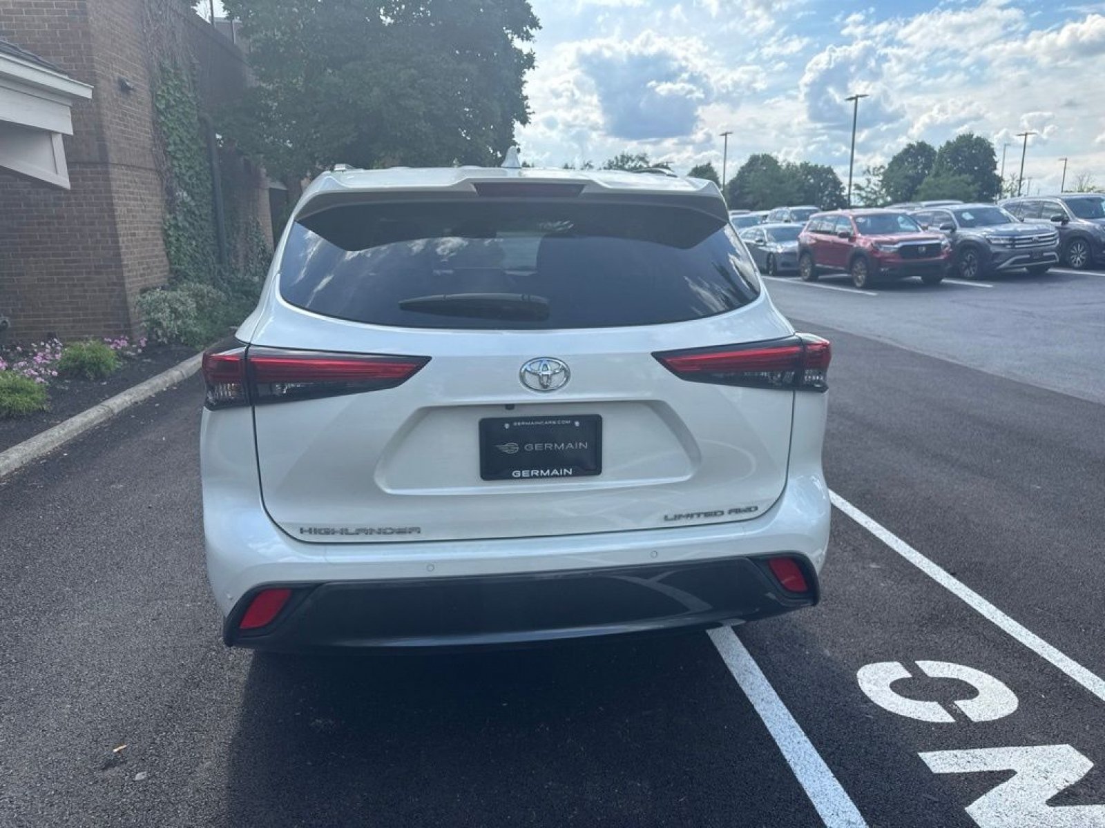 Used 2020 Toyota Highlander Limited AWD/4WD image 7