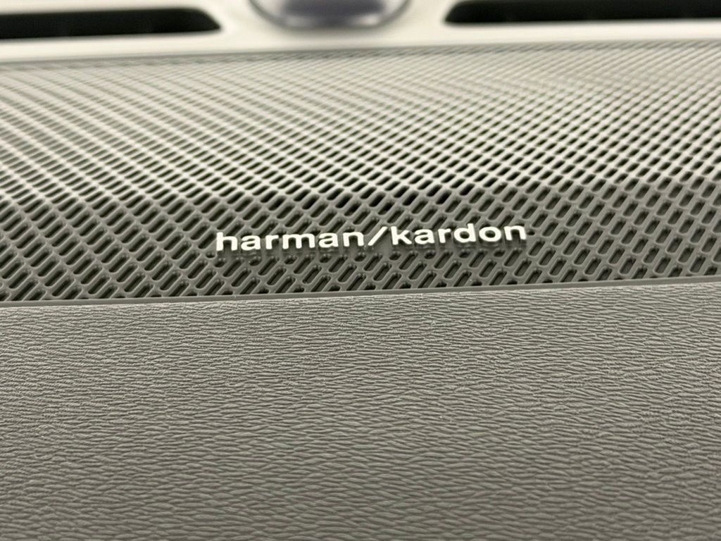 Used 2023 Volvo XC40 Recharge Ultimate w/ Protection Package Premier image 19