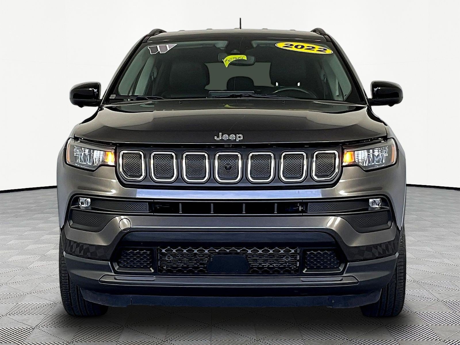 Used 2022 Jeep Compass Latitude AWD/4WD image 2