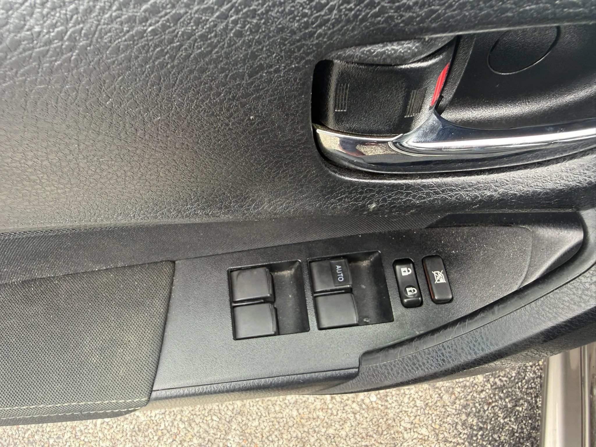 Used 2017 Toyota Corolla LE w/ Carpet Mat Package (TMS) FWD image 10