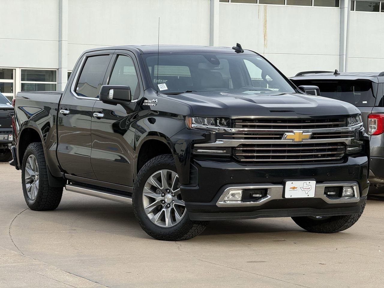 Used 2022 Chevrolet Silverado 1500 High Country w/ Safety Package II AWD/4WD image 2