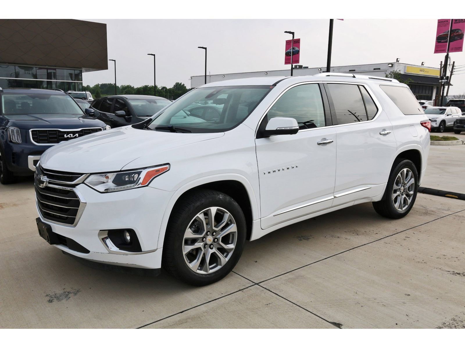 Used 2021 Chevrolet Traverse Premier w/ LPO, Floor Liner Package FWD image 3