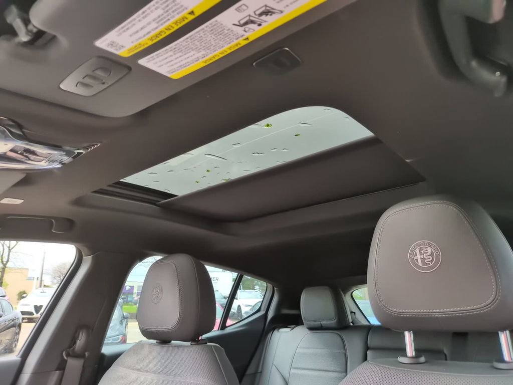 Used 2025 Alfa Romeo Tonale Veloce w/ Premium Package image 30