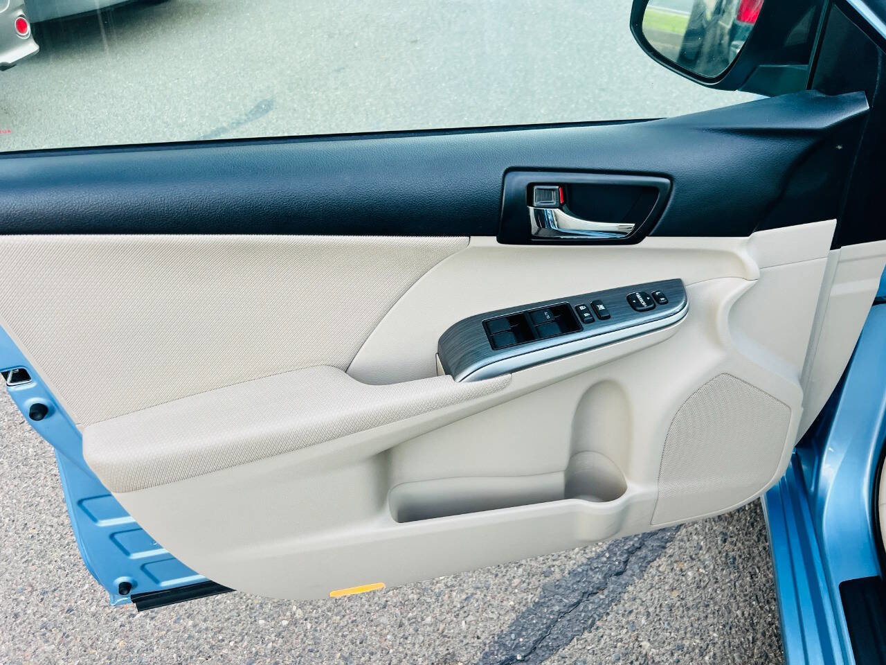 Used 2012 Toyota Camry XLE w/ Convenience Pkg image 24