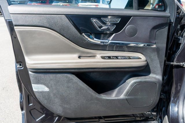 Used 2025 Lincoln Corsair Reserve w/ Jet Appearance Package image 19