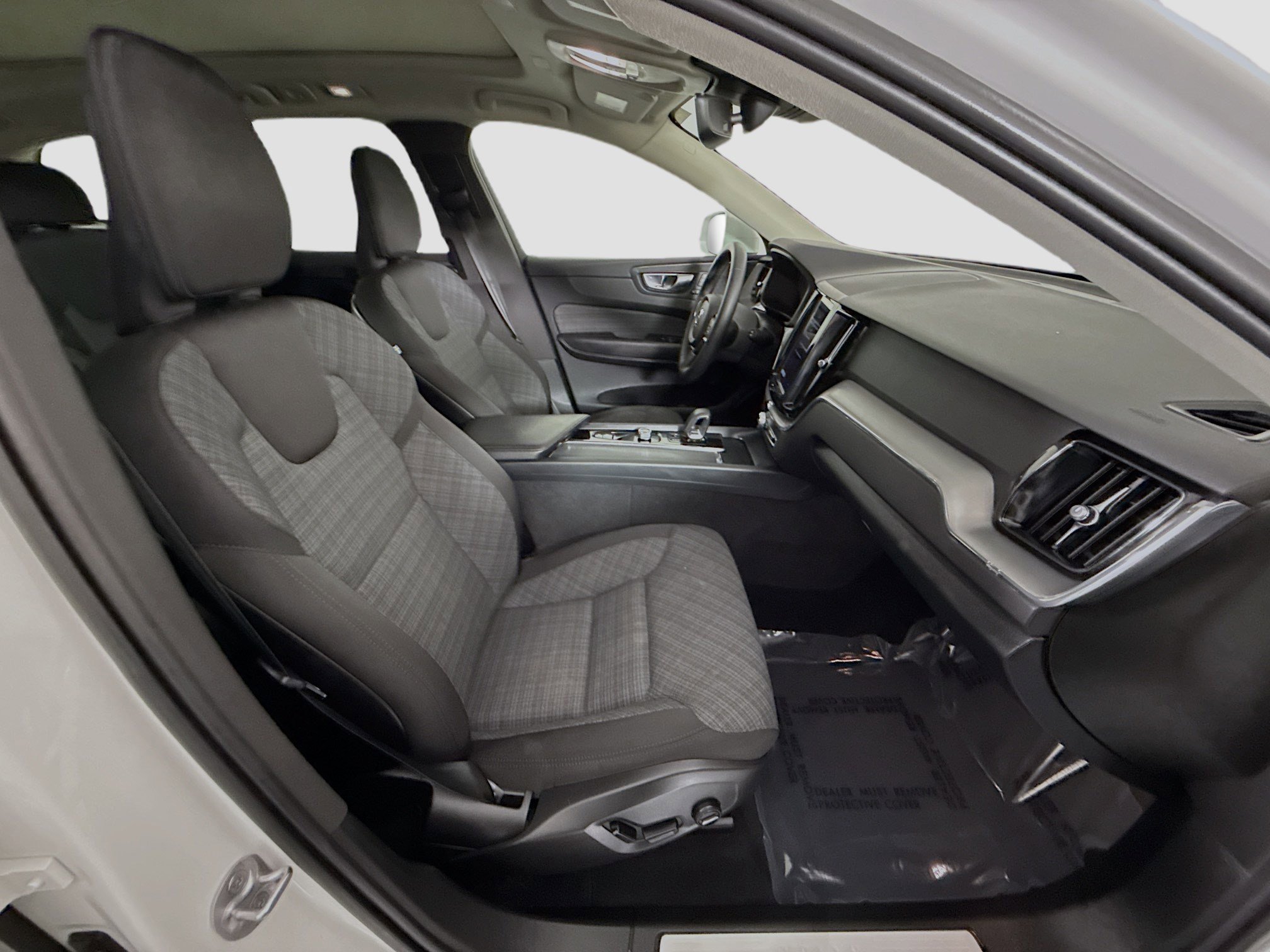 Used 2023 Volvo XC60 B5 Core FWD image 29