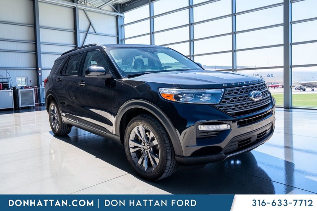 Used 2023 Ford Explorer XLT w/ Equipment Group 202A AWD/4WD image 33
