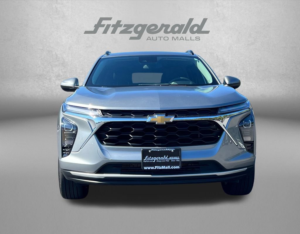 Used 2025 Chevrolet Trax LT FWD image 6