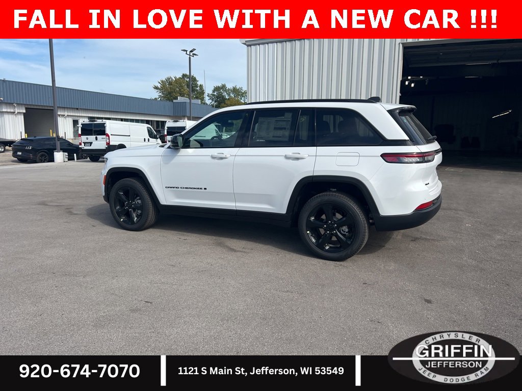 New 2025 Jeep Grand Cherokee Limited w/ Luxury Tech Group II image 15