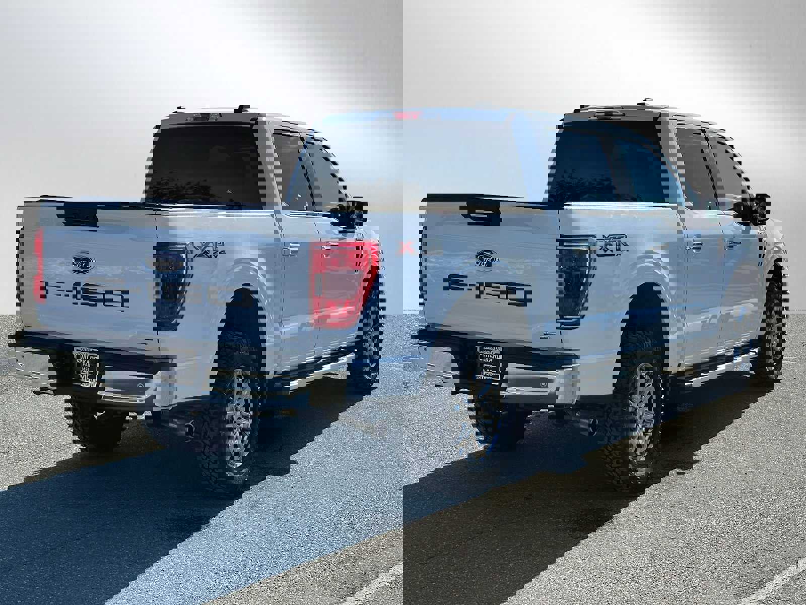 Used 2023 Ford F150 XLT w/ XTR Package image 3