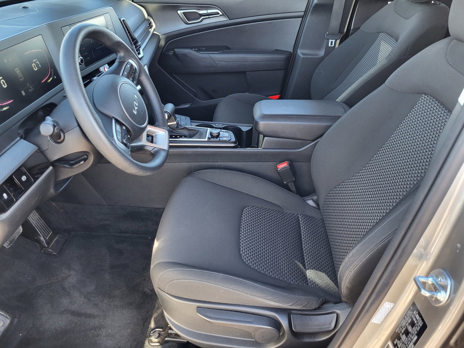 Used 2024 Kia Sportage LX image 16