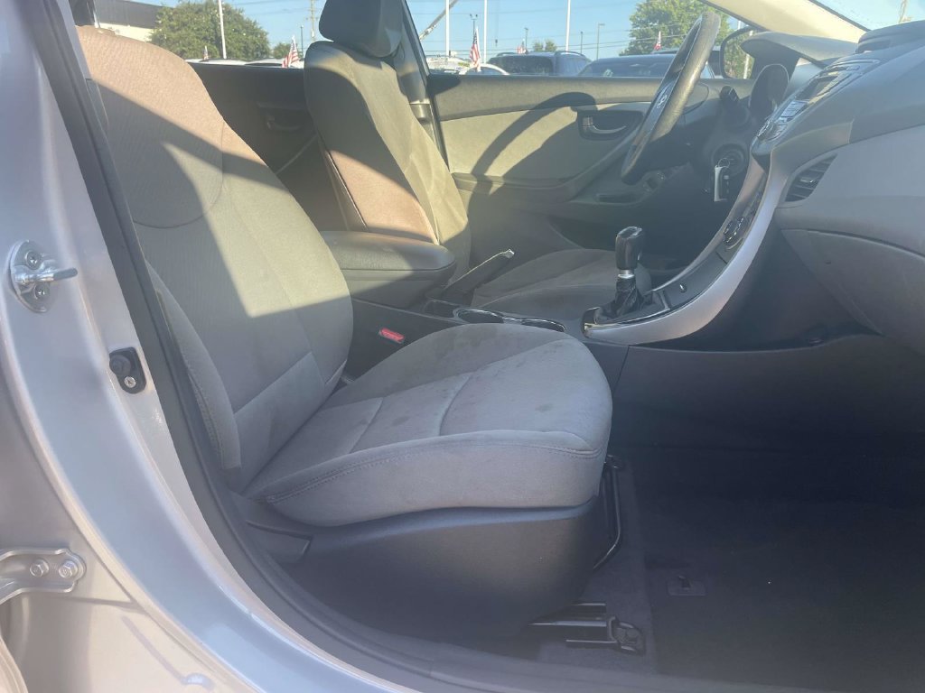Used 2013 Hyundai Elantra GLS FWD image 9