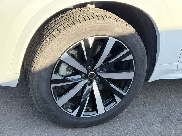 Used 2025 Volvo XC90 T8 Core w/ Protection Package Premier AWD/4WD image 4