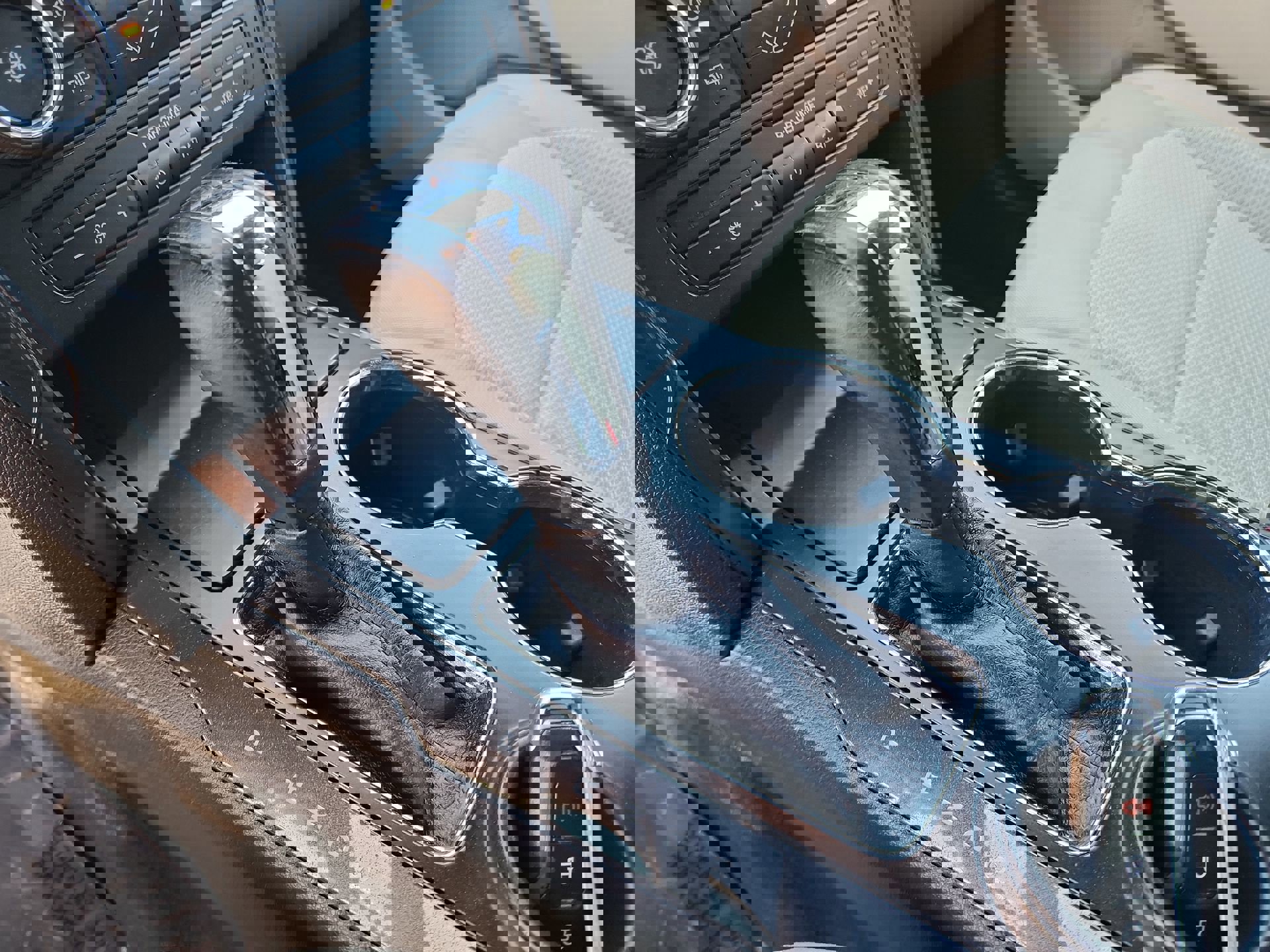 Used 2017 Ford Explorer XLT image 20