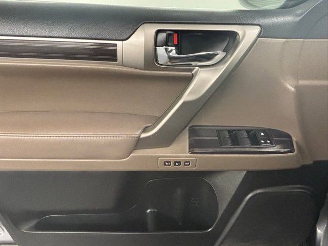 Used 2020 Lexus GX 460 Premium w/ Premium Package image 24
