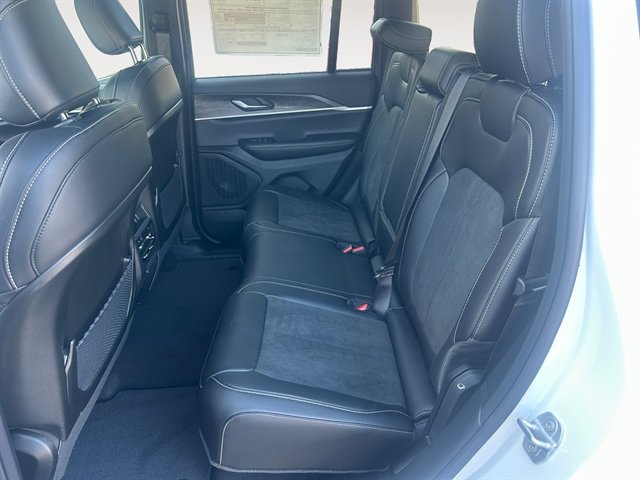 New 2026 Jeep Grand Cherokee Altitude image 13