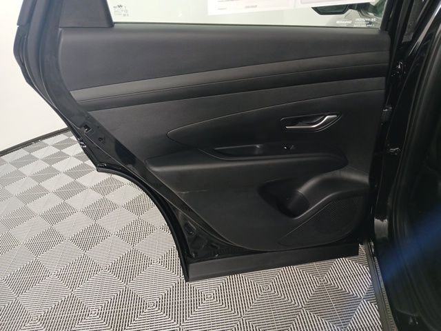 Used 2025 Hyundai Tucson SE image 19