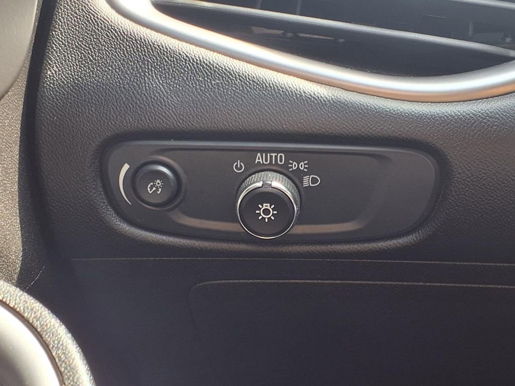 Used 2024 Chevrolet Malibu LT image 17