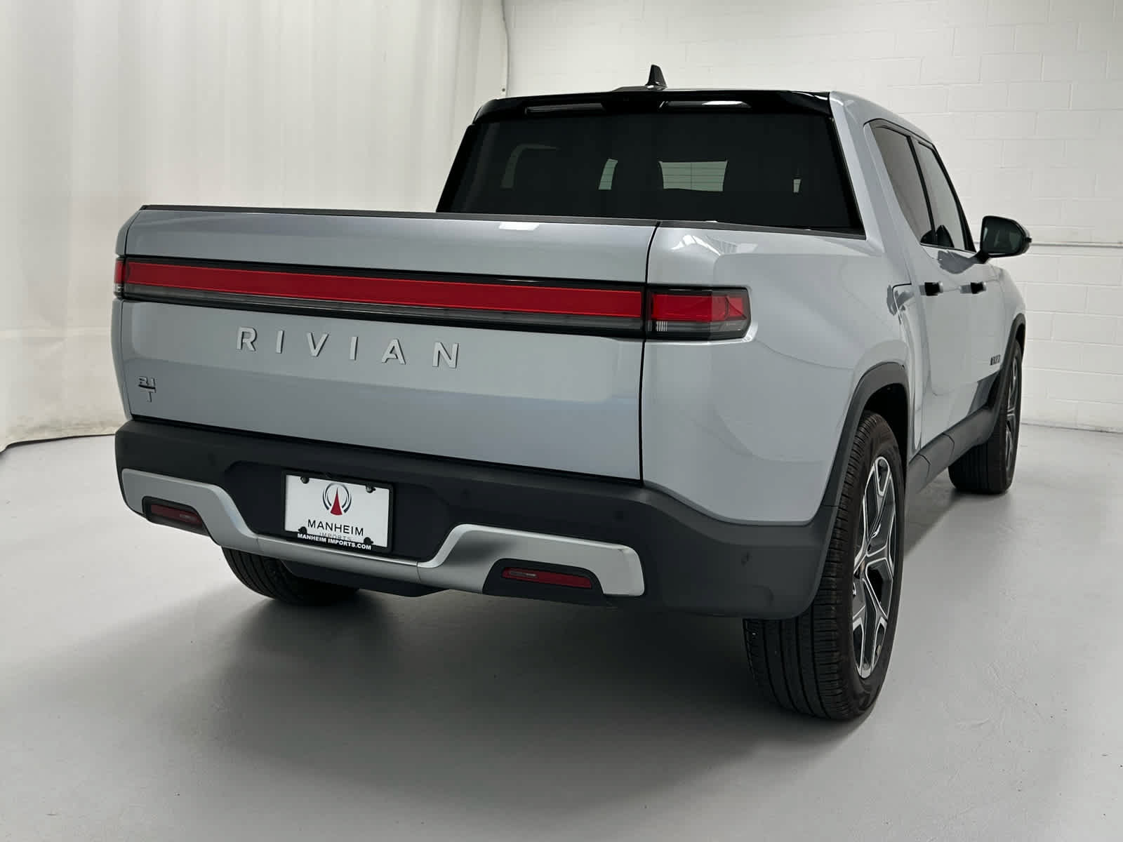 Used 2025 Rivian R1T Adventure Dual AWD/4WD image 6