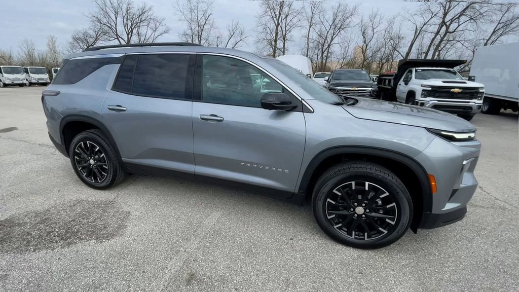 New 2026 Chevrolet Traverse LT w/ Sun and Wheel Package image 3