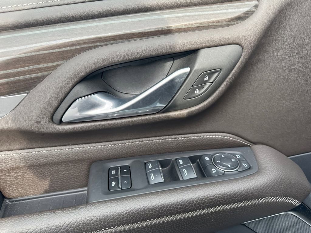 Used 2024 GMC Yukon XL Denali image 11