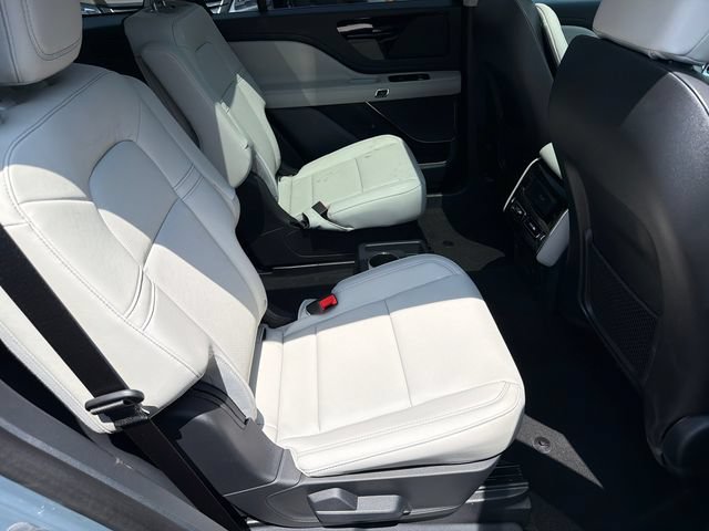 New 2026 Lincoln Aviator AWD w/ Jet Appearance Package image 16