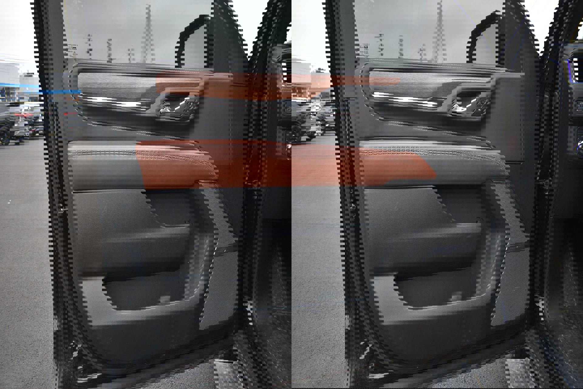 Used 2024 GMC Yukon XL Denali Ultimate image 11