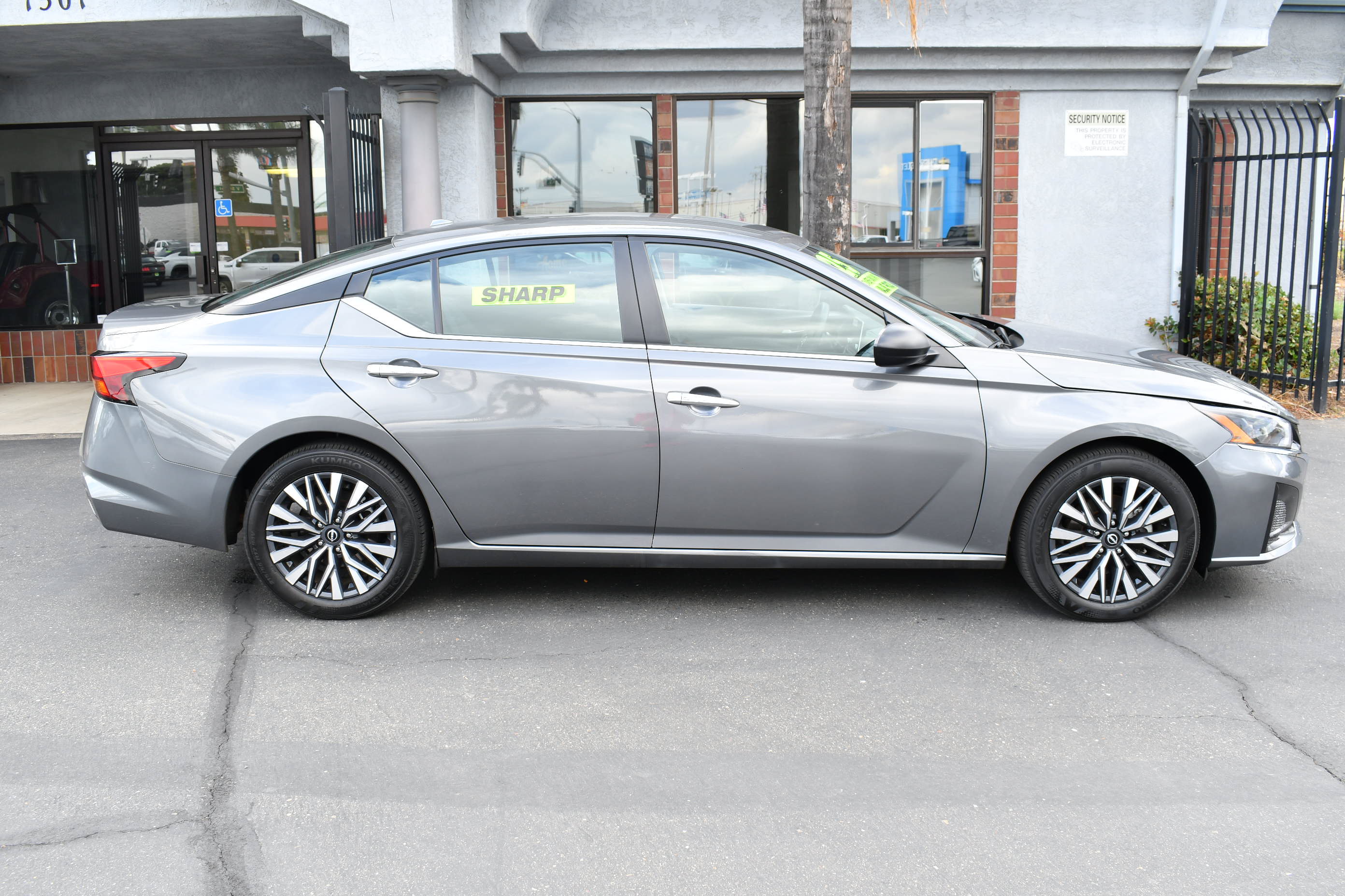 Used 2025 Nissan Altima 2.5 SV FWD image 5