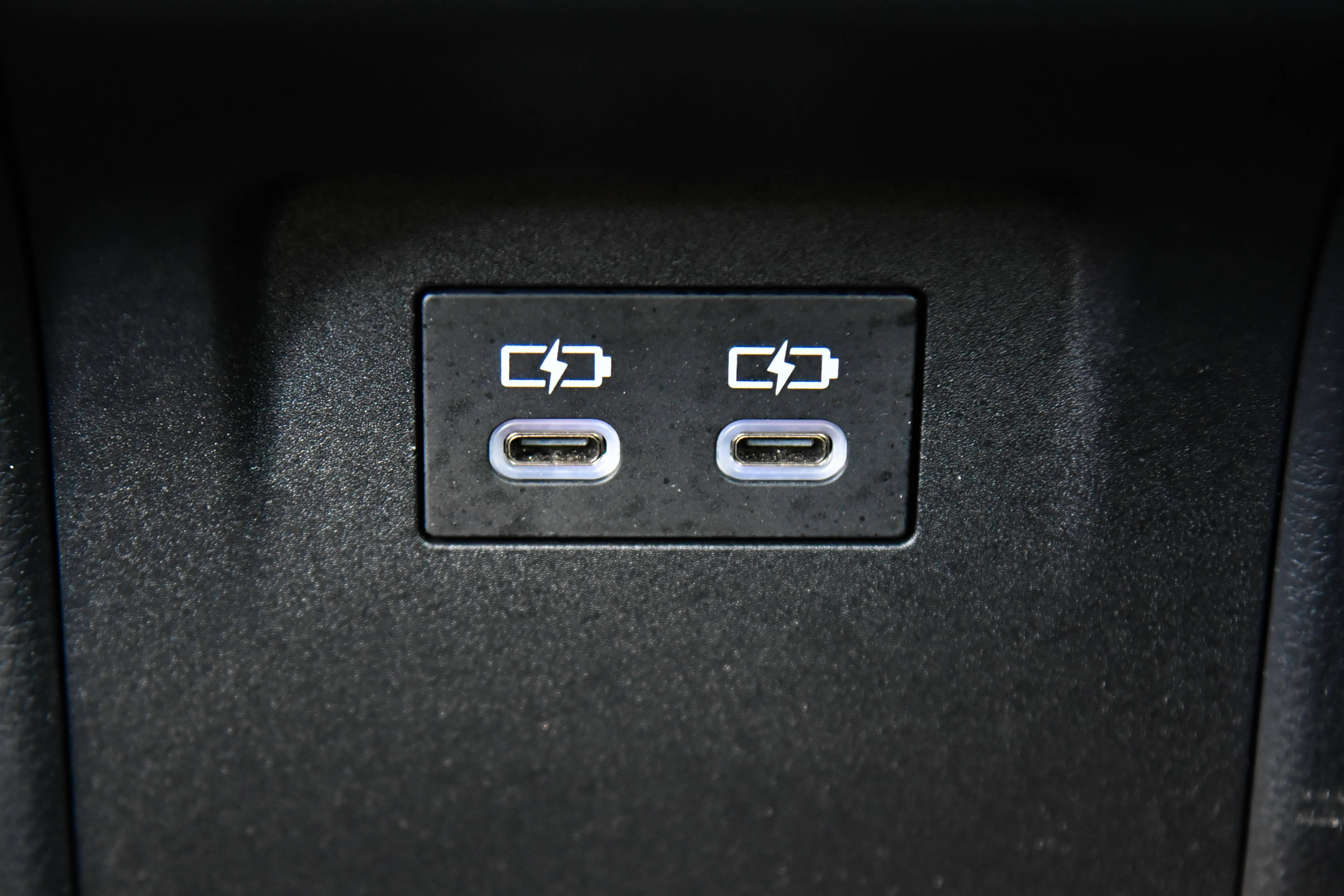 Used 2024 Toyota Prius LE FWD image 36