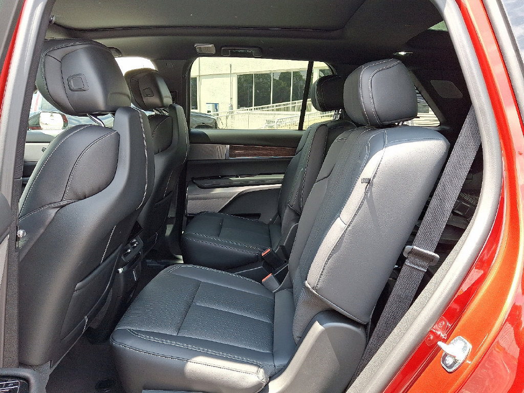 New 2026 Cadillac Vistiq Premium Luxury w/ LPO, Floor Liner Package AWD/4WD image 5