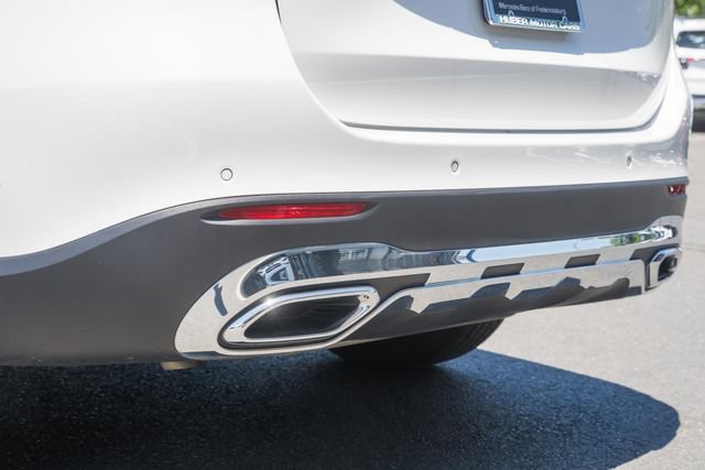 Certified 2025 Mercedes-Benz GLC 300 4MATIC w/ Driver Assistance Package image 9