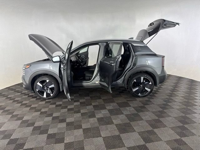 Used 2025 Nissan Kicks SR FWD image 11