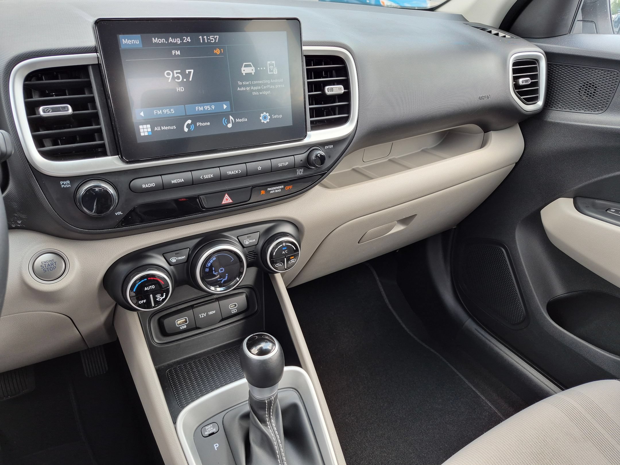 Used 2025 Hyundai Venue SEL FWD image 22