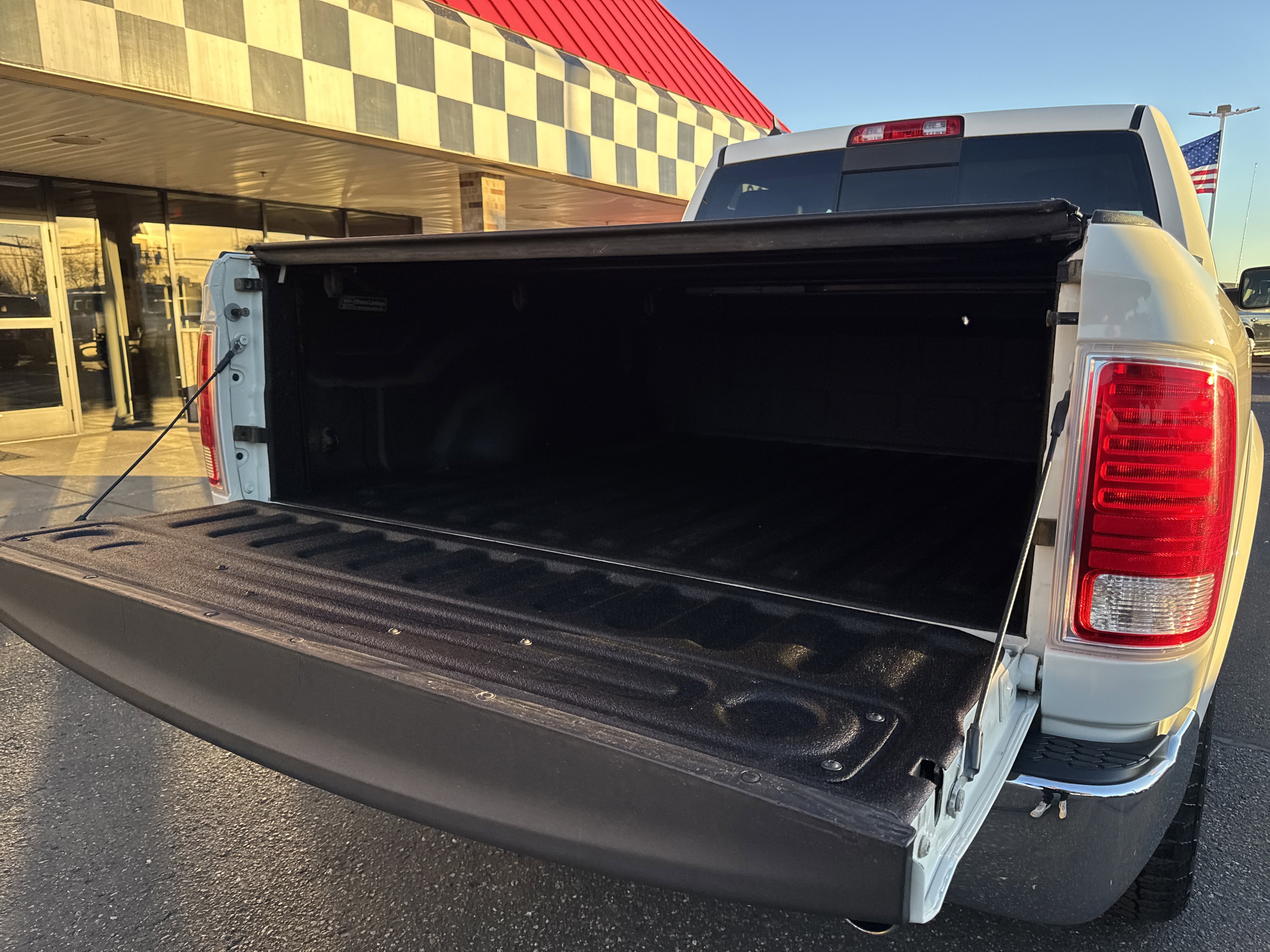 Used 2018 RAM 1500 Laramie image 30