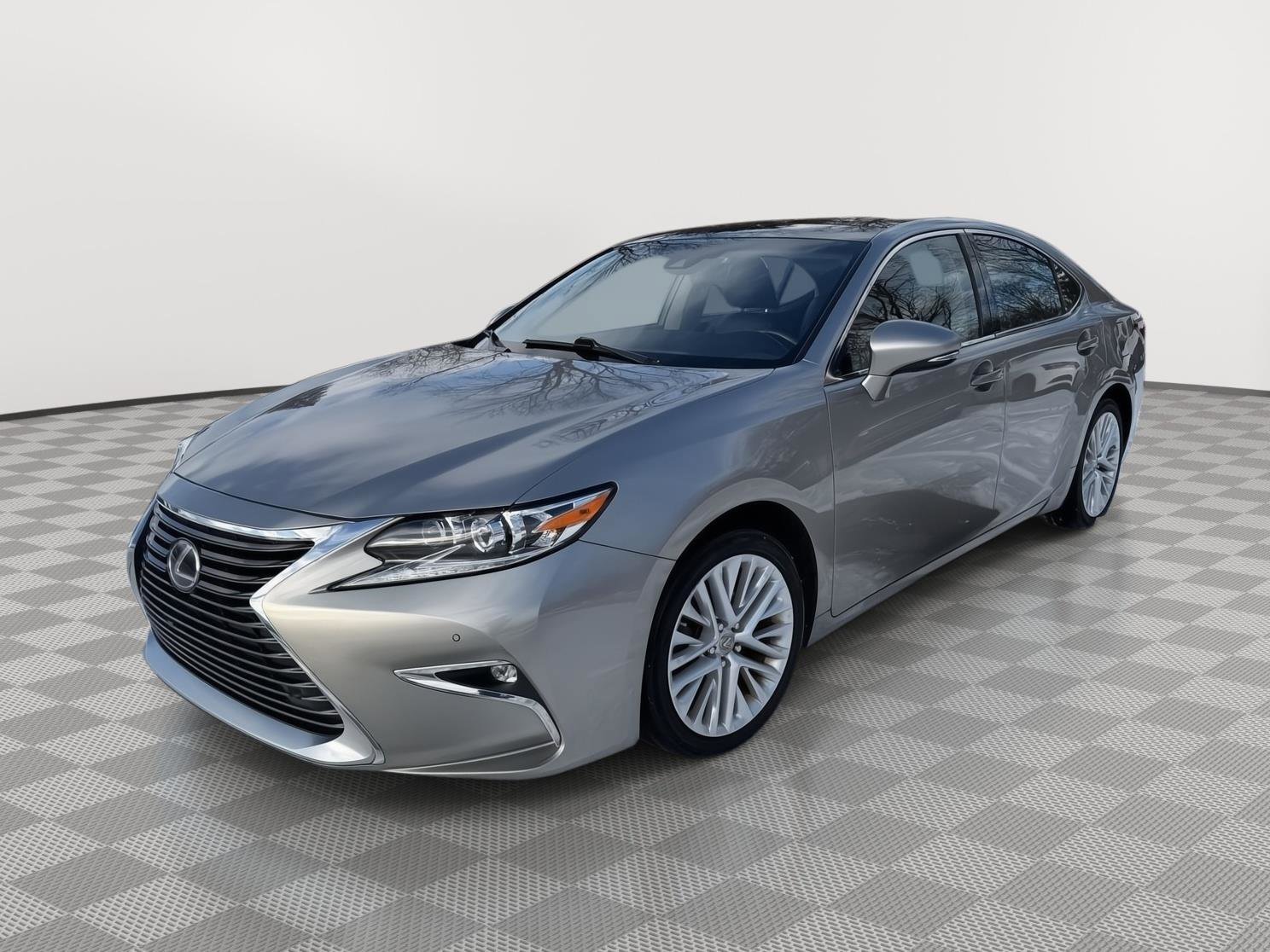 Used 2018 Lexus ES 350 w/ Luxury Package w/Wood Trim image 3
