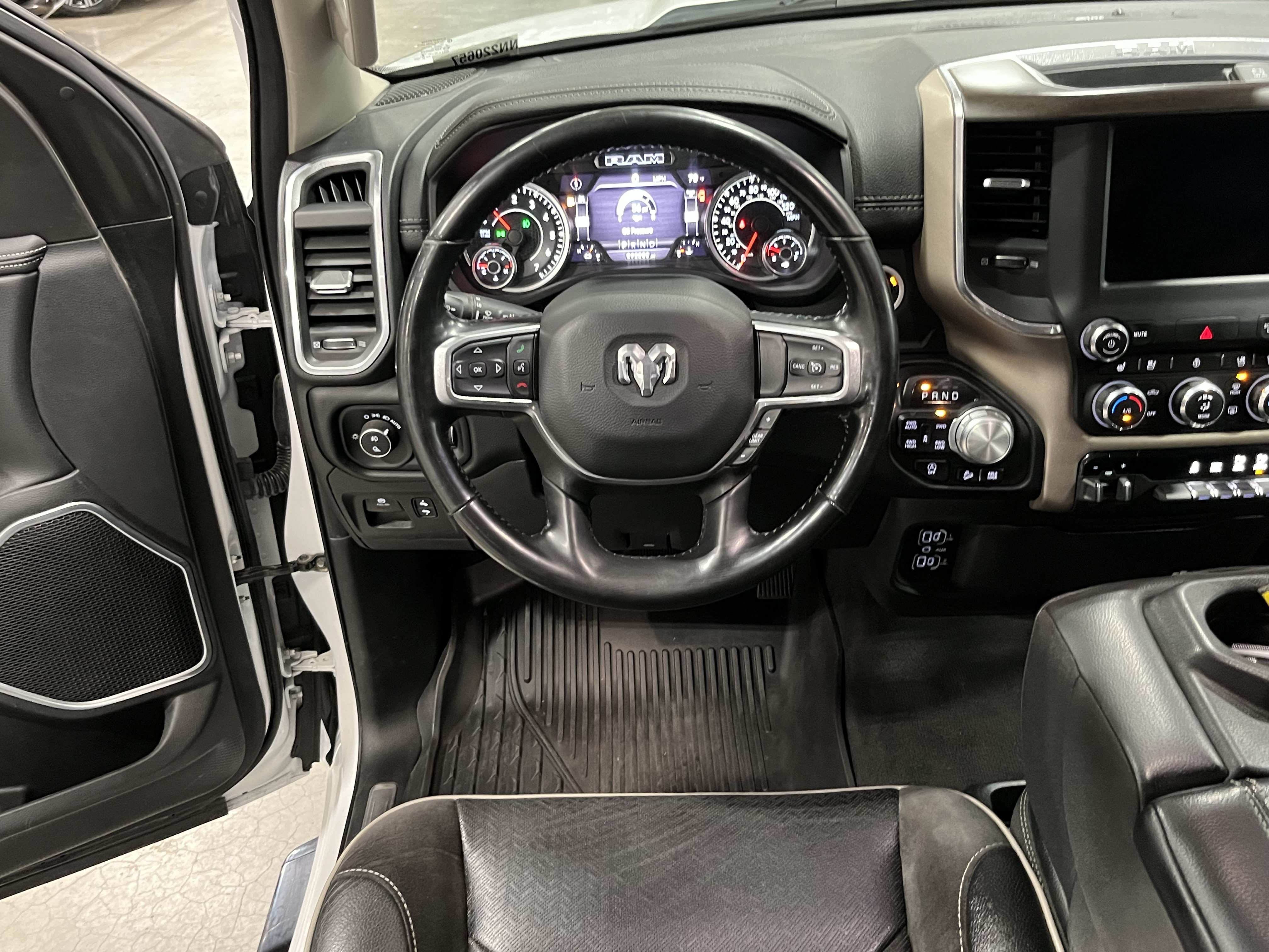Used 2022 RAM 1500 Laramie AWD/4WD image 15