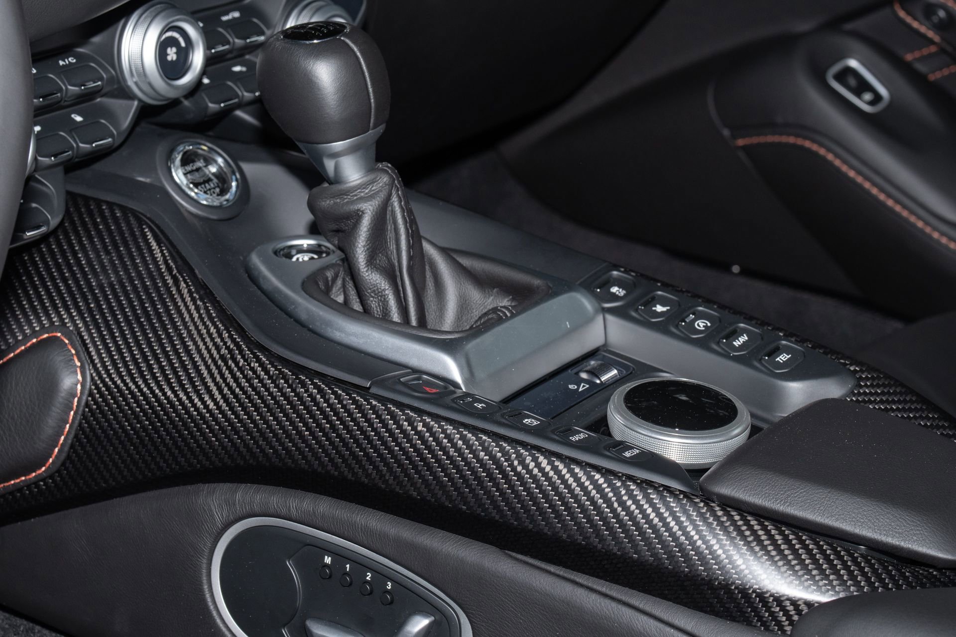 Used 2021 Aston Martin V8 Vantage Coupe image 30