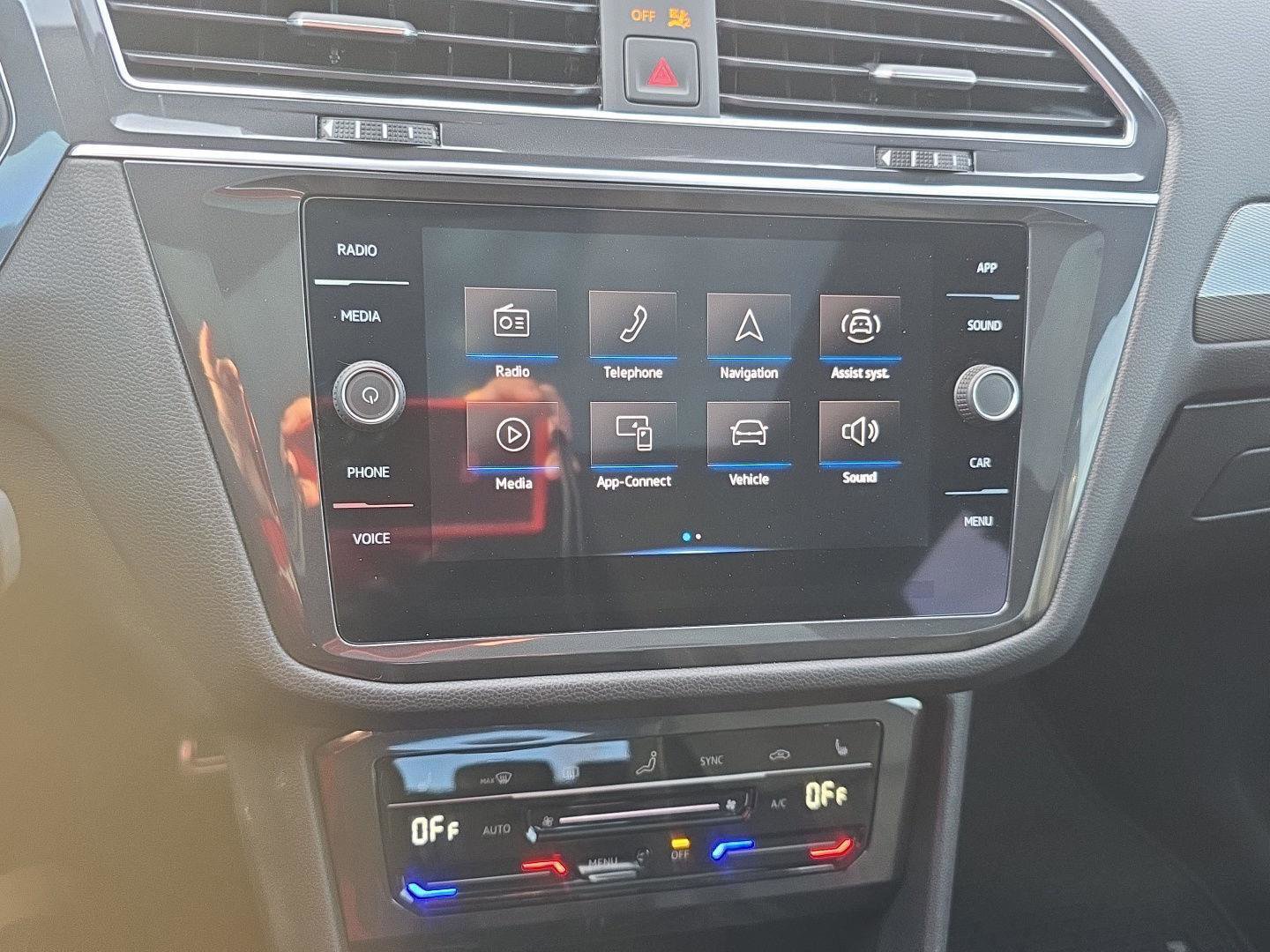 Used 2023 Volkswagen Tiguan SE R-Line image 22