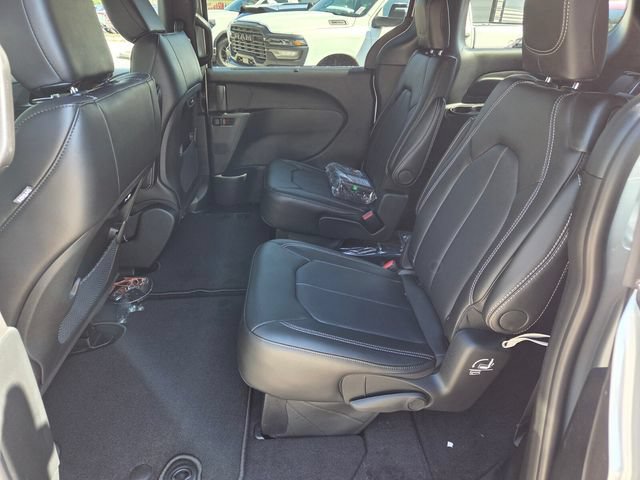 New 2026 Chrysler Pacifica Select FWD image 5