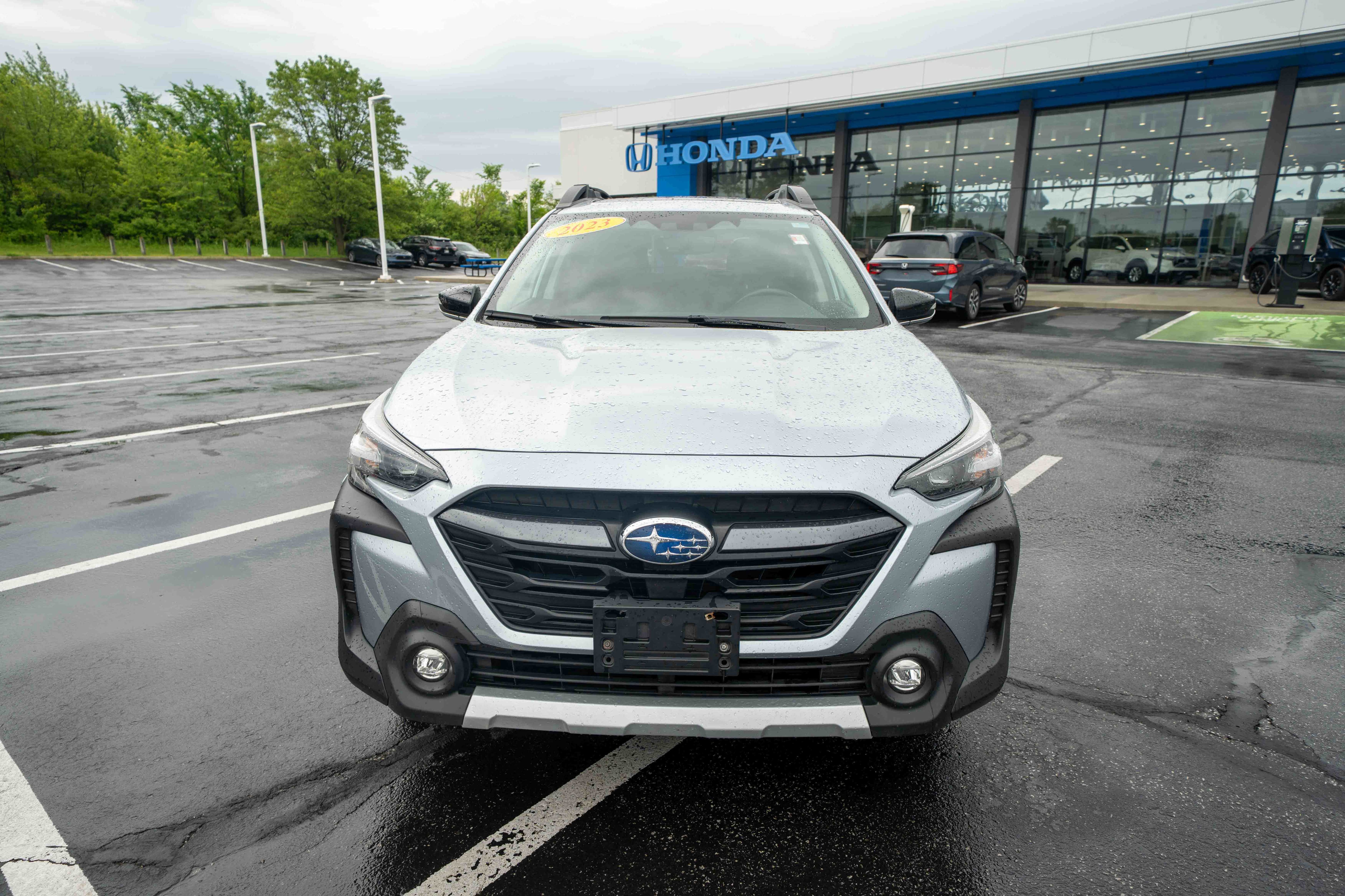 Used 2023 Subaru Outback Limited AWD/4WD image 2