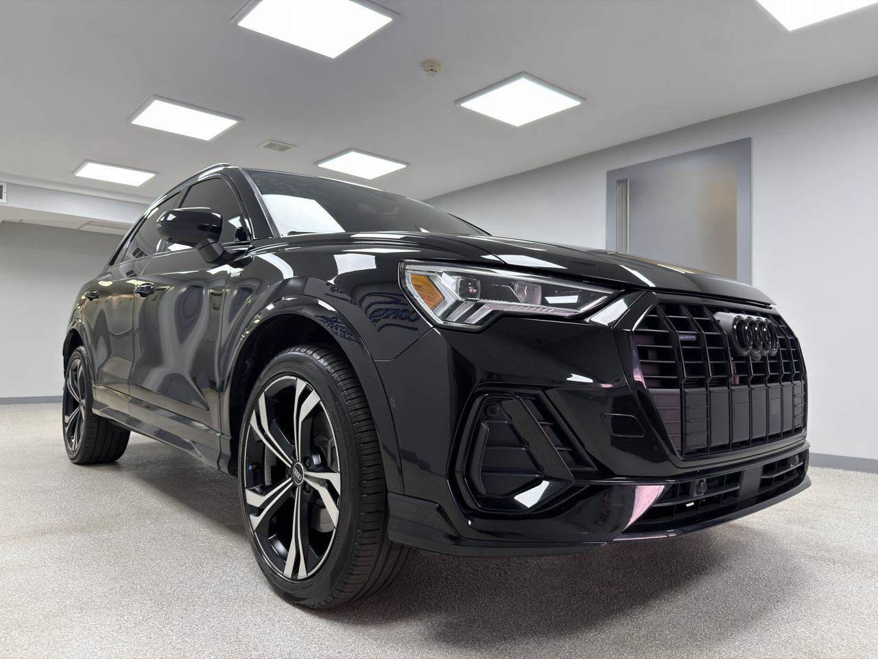 Used 2023 Audi Q3 2.0T Premium Plus w/ Premium Plus Package AWD/4WD image 4