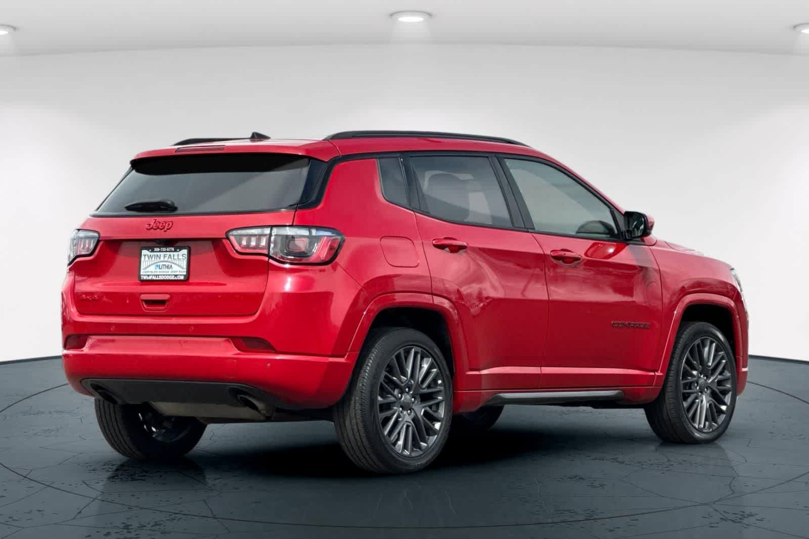 Used 2023 Jeep Compass Limited AWD/4WD image 2