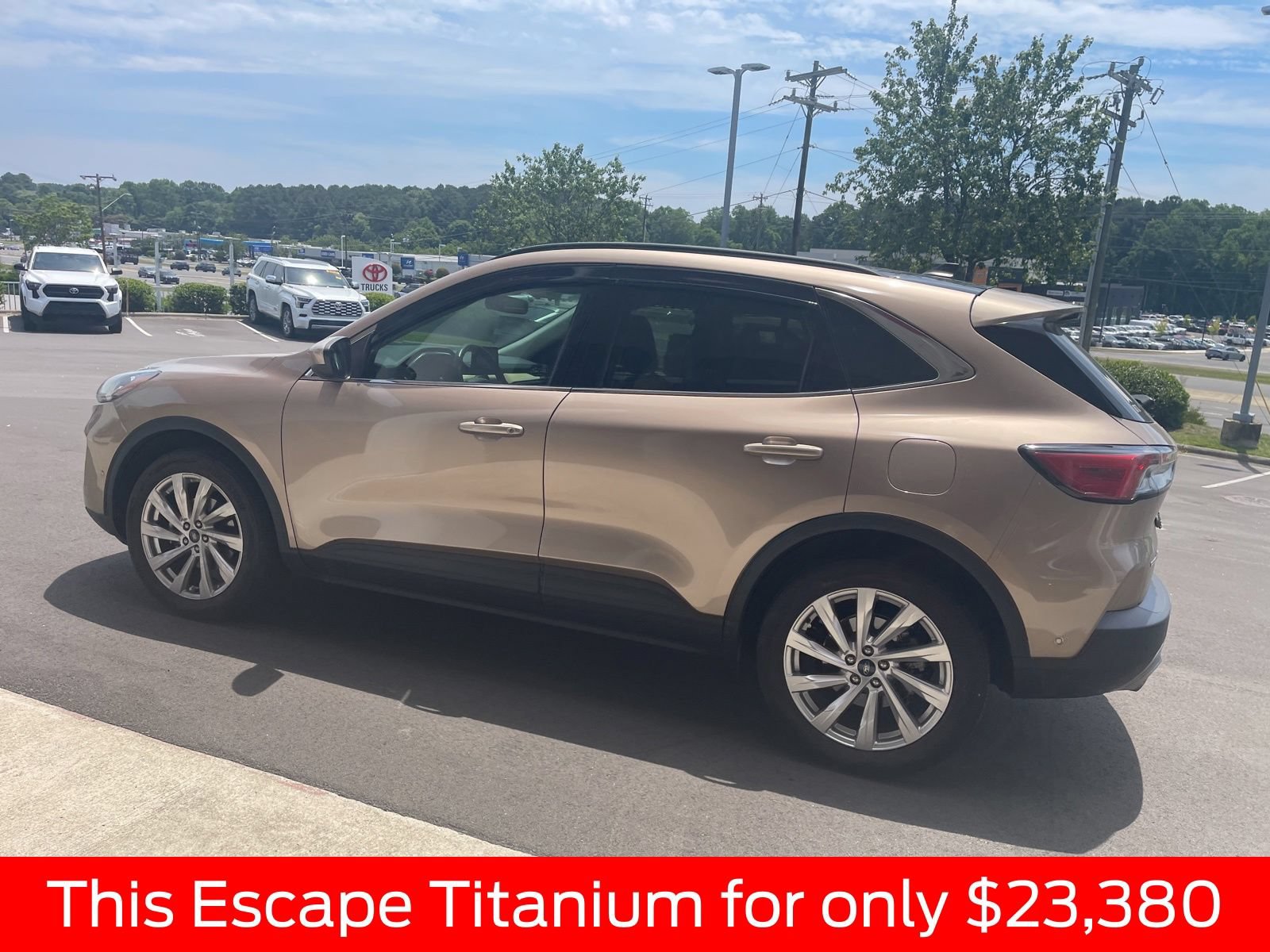 Used 2021 Ford Escape Titanium w/ Titanium Elite Package AWD/4WD image 21