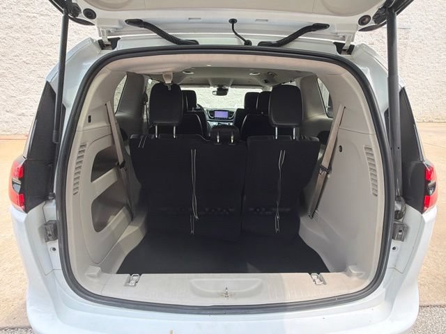 Used 2022 Chrysler Pacifica Touring-L FWD image 12