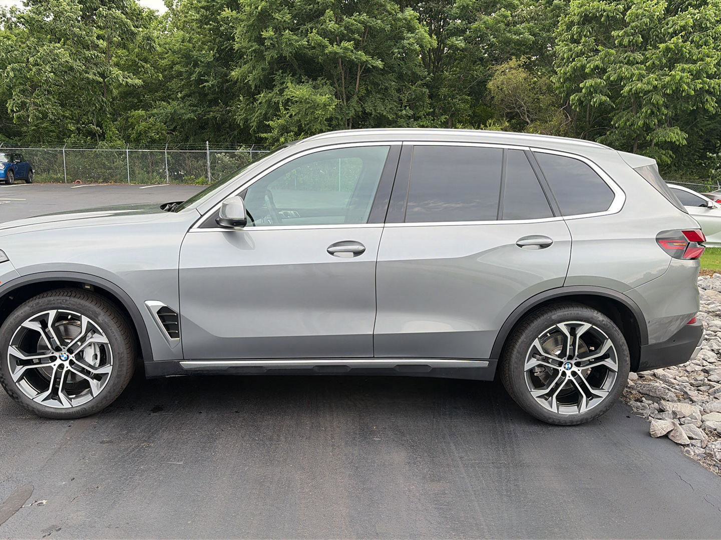 Used 2024 BMW X5 xDrive40i w/ Premium Package AWD/4WD image 2