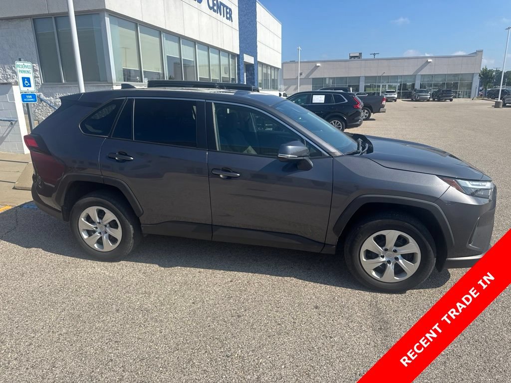Used 2023 Toyota RAV4 LE AWD/4WD image 4