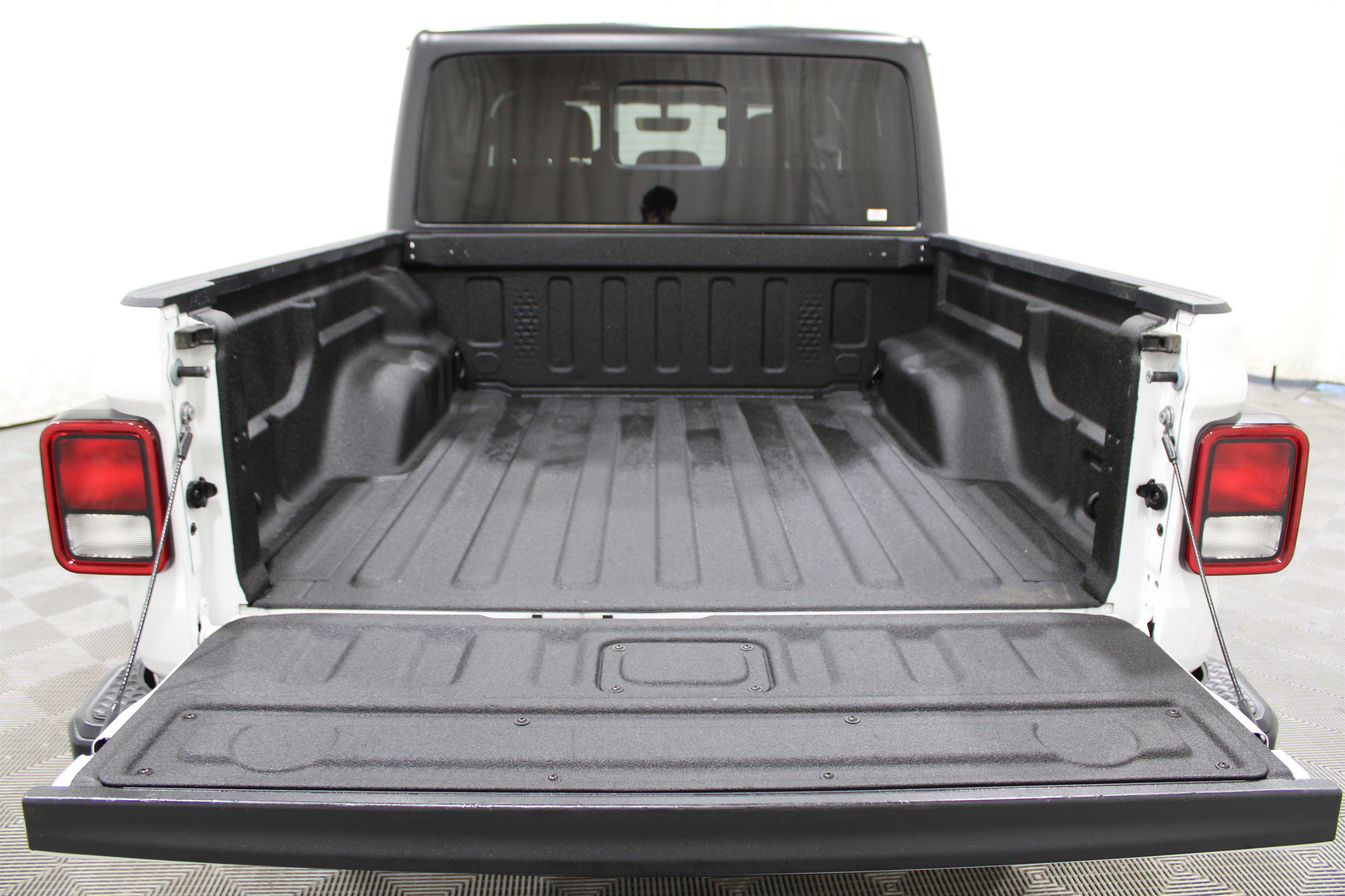 Used 2023 Jeep Gladiator Sport image 34