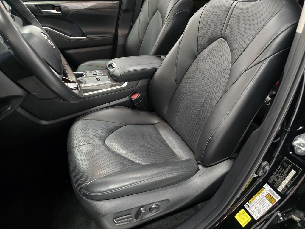 Used 2024 Toyota Highlander Limited image 28
